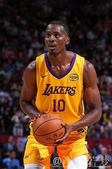 湖人官宣：球队签下克里斯-马农双向合同